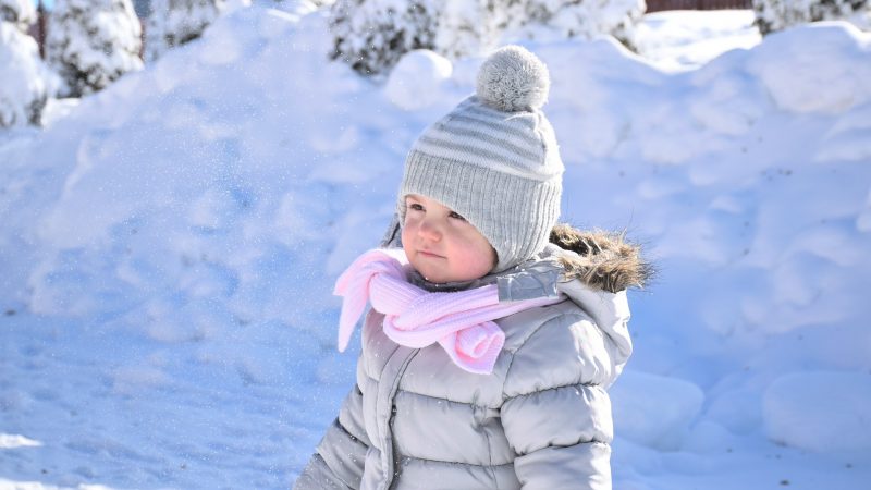 Comment habiller bébé en hiver pour sortir ?